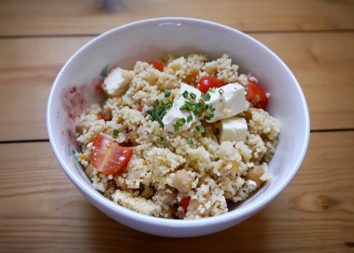 Couscous mit Hirtenkäse und Tomate