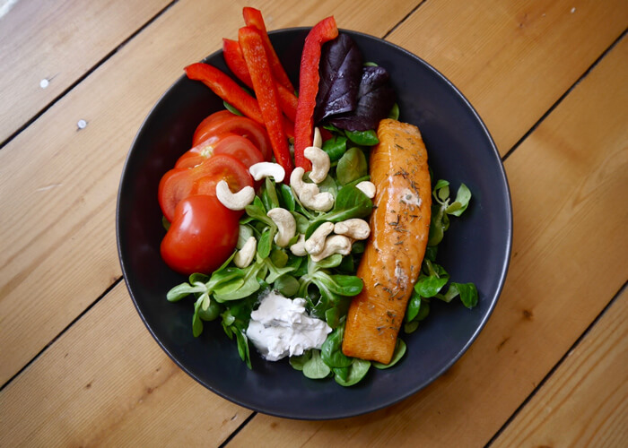 Foto vom Rezept Feldsalat mit gebratenem Lachs und Ziegenkäse